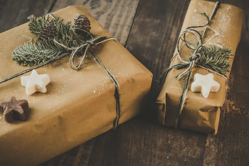 Nachhaltige Geschenke aus Naturmaterialien und recycelbarer Verpackung